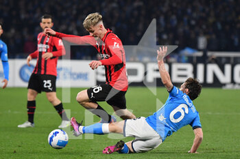 2022-03-06 - Milan's midfielder Alexis Saelemaekers is tackled by Napoli's defender Mario Rui  - SSC NAPOLI VS AC MILAN - ITALIAN SERIE A - SOCCER