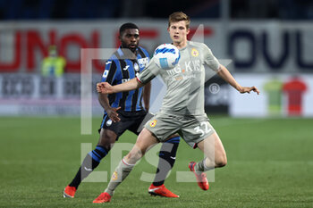 2022-03-13 - Morten Frendrup (Genoa CFC) is challenged by Jeremie Boga (Atalanta BC) - ATALANTA BC VS GENOA CFC - ITALIAN SERIE A - SOCCER