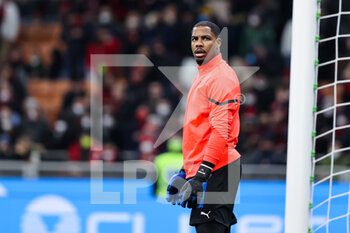 2022-03-12 - Mike Maignan of AC Milan warms up during the Serie A 2021/22 football match between AC Milan and Empoli FC at Giuseppe Meazza Stadium, Milan, Italy on March 12, 2022 - AC MILAN VS EMPOLI FC - ITALIAN SERIE A - SOCCER