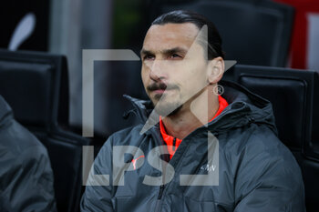 2022-03-12 - Zlatan Ibrahimovic of AC Milan in the bench during the Serie A 2021/22 football match between AC Milan and Empoli FC at Giuseppe Meazza Stadium, Milan, Italy on March 12, 2022 - AC MILAN VS EMPOLI FC - ITALIAN SERIE A - SOCCER