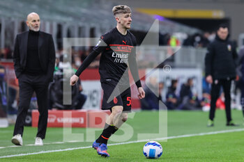 2022-03-12 - Alexis Saelemaekers of AC Milan in action during the Serie A 2021/22 football match between AC Milan and Empoli FC at Giuseppe Meazza Stadium, Milan, Italy on March 12, 2022 - AC MILAN VS EMPOLI FC - ITALIAN SERIE A - SOCCER