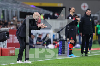2022-03-12 - Stefano Pioli Head Coach of AC Milan shouts to his players during the Serie A 2021/22 football match between AC Milan and Empoli FC at Giuseppe Meazza Stadium, Milan, Italy on March 12, 2022 - AC MILAN VS EMPOLI FC - ITALIAN SERIE A - SOCCER