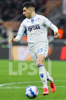 2022-03-12 - Fabiano Parisi of Empoli FC in action during the Serie A 2021/22 football match between AC Milan and Empoli FC at Giuseppe Meazza Stadium, Milan, Italy on March 12, 2022 - AC MILAN VS EMPOLI FC - ITALIAN SERIE A - SOCCER