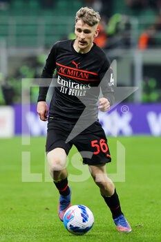 2022-03-12 - Alexis Saelemaekers of AC Milan in action during the Serie A 2021/22 football match between AC Milan and Empoli FC at Giuseppe Meazza Stadium, Milan, Italy on March 12, 2022 - AC MILAN VS EMPOLI FC - ITALIAN SERIE A - SOCCER