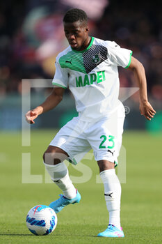 2022-03-12 - Hamed Traorè of US SASSUOLO in action during the Serie A match between US Salernitana and US Sassuolo at Stadio Arechi on March 12, 2022 in Salerno, Italy. - US SALERNITANA VS US SASSUOLO - ITALIAN SERIE A - SOCCER