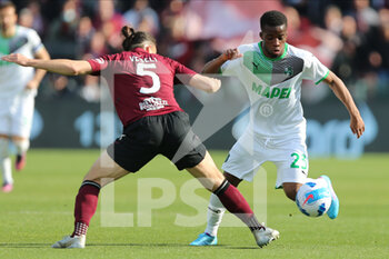 2022-03-12 - Hamed Traorè of US SASSUOLO in action during the Serie A match between US Salernitana and US Sassuolo at Stadio Arechi on March 12, 2022 in Salerno, Italy. - US SALERNITANA VS US SASSUOLO - ITALIAN SERIE A - SOCCER