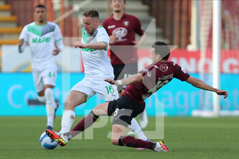 2022-03-12 - Davide Frattesi of US SASSUOLO in action during the Serie A match between US Salernitana and US Sassuolo at Stadio Arechi on March 12, 2022 in Salerno, Italy. - US SALERNITANA VS US SASSUOLO - ITALIAN SERIE A - SOCCER