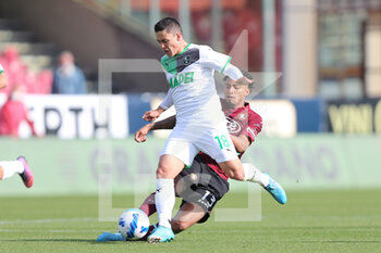 2022-03-12 - Giacomo Raspadori of US SASSUOLO in action during the Serie A match between US Salernitana and US Sassuolo at Stadio Arechi on March 12, 2022 in Salerno, Italy. - US SALERNITANA VS US SASSUOLO - ITALIAN SERIE A - SOCCER