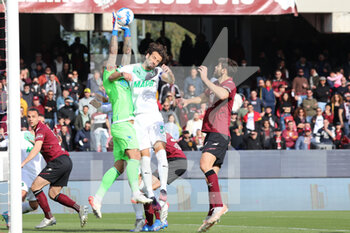 2022-03-12 - Luigi Sepe of US SALERNITANA competes for the ball with Gian Marco Ferrari of US SASSUOLO during the Serie A match between US Salernitana and US Sassuolo at Stadio Arechi on March 12, 2022 in Salerno, Italy. - US SALERNITANA VS US SASSUOLO - ITALIAN SERIE A - SOCCER