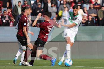 2022-03-12 - Gianluca Scamacca of US SASSUOLO in action during the Serie A match between US Salernitana and US Sassuolo at Stadio Arechi on March 12, 2022 in Salerno, Italy. - US SALERNITANA VS US SASSUOLO - ITALIAN SERIE A - SOCCER
