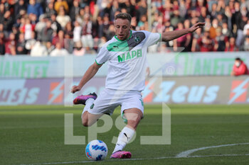2022-03-12 - Davide Frattesi of US SASSUOLO in action during the Serie A match between US Salernitana and US Sassuolo at Stadio Arechi on March 12, 2022 in Salerno, Italy. - US SALERNITANA VS US SASSUOLO - ITALIAN SERIE A - SOCCER