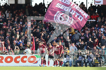 2022-03-12 - Federico Bonazzoli of US SALERNITANA celebrates after scoring a goal with his teammates during the Serie A match between US Salernitana and US Sassuolo at Stadio Arechi on March 12, 2022 in Salerno, Italy. - US SALERNITANA VS US SASSUOLO - ITALIAN SERIE A - SOCCER