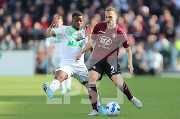 2022-03-12 - Frederic Veseli of US SALERNITANA competes for the ball with Hamed Traorè of US SASSUOLO during the Serie A match between US Salernitana and US Sassuolo at Stadio Arechi on March 12, 2022 in Salerno, Italy. - US SALERNITANA VS US SASSUOLO - ITALIAN SERIE A - SOCCER