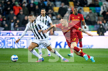 2022-03-13 - Udinese's Rodrigo Nascimento Becao in action against Roma's Nicolò Zaniolo - UDINESE CALCIO VS AS ROMA - ITALIAN SERIE A - SOCCER
