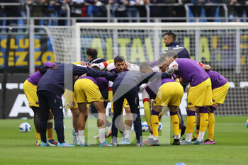 2022-03-19 - ACF Fiorentina players during the Serie A 2021/22 football match between FC Internazionale and ACF Fiorentina at Giuseppe Meazza Stadium, Milan, Italy on March 19, 2022 - INTER - FC INTERNAZIONALE VS ACF FIORENTINA - ITALIAN SERIE A - SOCCER