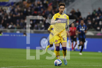 2022-03-19 - Gaetano Castrovilli of ACF Fiorentina in action during the Serie A 2021/22 football match between FC Internazionale and ACF Fiorentina at Giuseppe Meazza Stadium, Milan, Italy on March 19, 2022 - INTER - FC INTERNAZIONALE VS ACF FIORENTINA - ITALIAN SERIE A - SOCCER