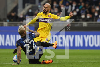 2022-03-19 - Riccardo Saponara of ACF Fiorentina in action during the Serie A 2021/22 football match between FC Internazionale and ACF Fiorentina at Giuseppe Meazza Stadium, Milan, Italy on March 19, 2022 - INTER - FC INTERNAZIONALE VS ACF FIORENTINA - ITALIAN SERIE A - SOCCER