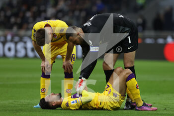 2022-03-19 - Nicolas Gonzalez of ACF Fiorentina injured during the Serie A 2021/22 football match between FC Internazionale and ACF Fiorentina at Giuseppe Meazza Stadium, Milan, Italy on March 19, 2022 - INTER - FC INTERNAZIONALE VS ACF FIORENTINA - ITALIAN SERIE A - SOCCER