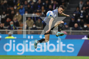 2022-03-19 - Ivan Perisic of FC Internazionale in action during the Serie A 2021/22 football match between FC Internazionale and ACF Fiorentina at Giuseppe Meazza Stadium, Milan, Italy on March 19, 2022 - INTER - FC INTERNAZIONALE VS ACF FIORENTINA - ITALIAN SERIE A - SOCCER