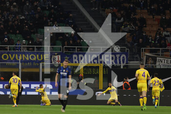 2022-03-19 - Lucas Torreira of ACF Fiorentina celebrates after scoring a goal during the Serie A 2021/22 football match between FC Internazionale and ACF Fiorentina at Giuseppe Meazza Stadium, Milan, Italy on March 19, 2022 - INTER - FC INTERNAZIONALE VS ACF FIORENTINA - ITALIAN SERIE A - SOCCER