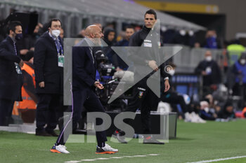 2022-03-19 - Vincenzo Italiano Head Coach of ACF Fiorentina celebrates at the end of the match during the Serie A 2021/22 football match between FC Internazionale and ACF Fiorentina at Giuseppe Meazza Stadium, Milan, Italy on March 19, 2022 - INTER - FC INTERNAZIONALE VS ACF FIORENTINA - ITALIAN SERIE A - SOCCER