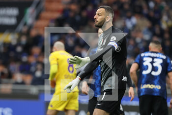2022-03-19 - Samir Handanovic of FC Internazionale gestures during the Serie A 2021/22 football match between FC Internazionale and ACF Fiorentina at Giuseppe Meazza Stadium, Milan, Italy on March 19, 2022 - INTER - FC INTERNAZIONALE VS ACF FIORENTINA - ITALIAN SERIE A - SOCCER