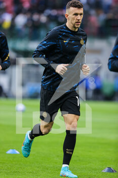 2022-03-19 - Ivan Perisic of FC Internazionale warms up during the Serie A 2021/22 football match between FC Internazionale and ACF Fiorentina at Giuseppe Meazza Stadium, Milan, Italy on March 19, 2022 - INTER - FC INTERNAZIONALE VS ACF FIORENTINA - ITALIAN SERIE A - SOCCER