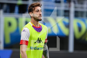 2022-03-19 - Gaetano Castrovilli of ACF Fiorentina warms up during the Serie A 2021/22 football match between FC Internazionale and ACF Fiorentina at Giuseppe Meazza Stadium, Milan, Italy on March 19, 2022 - INTER - FC INTERNAZIONALE VS ACF FIORENTINA - ITALIAN SERIE A - SOCCER