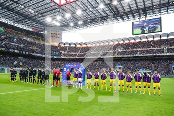 2022-03-19 - FC Internazionale team and ACF Fiorentina team during the Serie A 2021/22 football match between FC Internazionale and ACF Fiorentina at Giuseppe Meazza Stadium, Milan, Italy on March 19, 2022 - INTER - FC INTERNAZIONALE VS ACF FIORENTINA - ITALIAN SERIE A - SOCCER