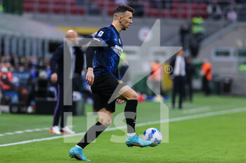 2022-03-19 - Ivan Perisic of FC Internazionale in action during the Serie A 2021/22 football match between FC Internazionale and ACF Fiorentina at Giuseppe Meazza Stadium, Milan, Italy on March 19, 2022 - INTER - FC INTERNAZIONALE VS ACF FIORENTINA - ITALIAN SERIE A - SOCCER