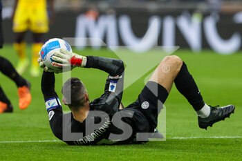 2022-03-19 - Samir Handanovic of FC Internazionale in action during the Serie A 2021/22 football match between FC Internazionale and ACF Fiorentina at Giuseppe Meazza Stadium, Milan, Italy on March 19, 2022 - INTER - FC INTERNAZIONALE VS ACF FIORENTINA - ITALIAN SERIE A - SOCCER