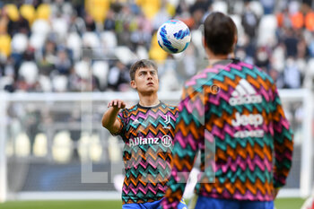 2022-03-20 - Paulo Dybala of Juventus FC warms up during the Serie A 2021/22 match between Juventus FC and US Salernitana at Allianz Stadium on March 20, 2022 in Turin, Italy-Photo ReporterTorino - JUVENTUS FC VS US SALERNITANA - ITALIAN SERIE A - SOCCER