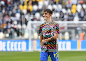 2022-03-20 - Paulo Dybala of Juventus FC warms up during the Serie A 2021/22 match between Juventus FC and US Salernitana at Allianz Stadium on March 20, 2022 in Turin, Italy-Photo ReporterTorino - JUVENTUS FC VS US SALERNITANA - ITALIAN SERIE A - SOCCER