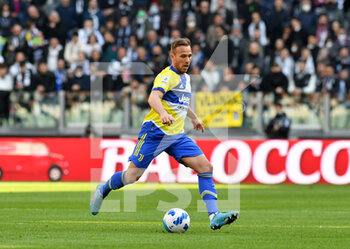2022-03-20 - Arthur of Juventus FC in action during the Serie A 2021/22 match between Juventus FC and US Salernitana at Allianz Stadium on March 20, 2022 in Turin, Italy-Photo ReporterTorino - JUVENTUS FC VS US SALERNITANA - ITALIAN SERIE A - SOCCER
