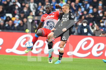 2022-03-19 - Kalidou Koulibaly (SSC Napoli) and Gerard Deulofeu ( Udinese Calcio ) They compete for the ball during the Serie A 2021/22 match between SSC. Napoli and Udinese Calcio at Diego Armando Maradona Stadium, Italy March 19,2022 - SSC NAPOLI VS UDINESE CALCIO - ITALIAN SERIE A - SOCCER