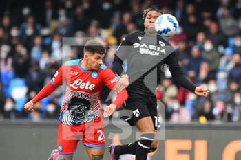 2022-03-19 - Destiny Udogie ( Udinese Calcio) and Giovanni Di Lorenzo (SSC Napoli) They compete for the ball during the Serie A 2021/22 match between SSC. Napoli and Udinese Calcio at Diego Armando Maradona Stadium, Italy March 19,2022 - SSC NAPOLI VS UDINESE CALCIO - ITALIAN SERIE A - SOCCER