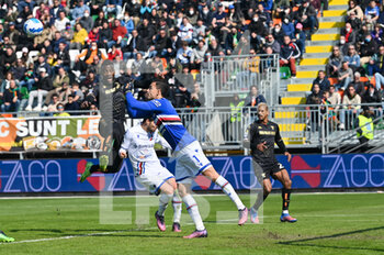 2022-03-20 - Sampdoria ’s Emil Audero goalkeeper saves a goal - VENEZIA FC VS UC SAMPDORIA - ITALIAN SERIE A - SOCCER