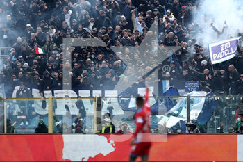 2022-04-03 - SSC Napoli fans celebrate after Lorenzo Insigne (SSC Napoli) goal - ATALANTA BC VS SSC NAPOLI - ITALIAN SERIE A - SOCCER