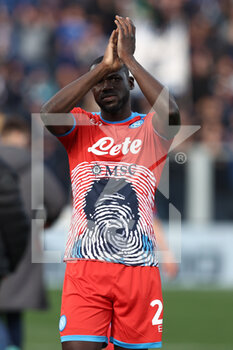 2022-04-03 - Kalidou Koulibaly (SSC Napoli) greets fans - ATALANTA BC VS SSC NAPOLI - ITALIAN SERIE A - SOCCER