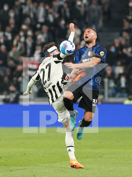 2022-04-03 - Manuel Locatelli (Juventus FC) vs Danilo D'Ambrosio (FC Internazionale) - JUVENTUS FC VS INTER - FC INTERNAZIONALE - ITALIAN SERIE A - SOCCER