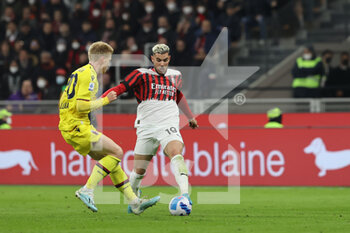 2022-04-04 - Theo Hernandez of AC Milan in action during the Serie A 2021/22 football match between AC Milan and Bologna FC at Giuseppe Meazza Stadium, Milan, Italy on April 04, 2022 - AC MILAN VS BOLOGNA FC - ITALIAN SERIE A - SOCCER