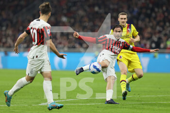 2022-04-04 - Davide Calabria of AC Milan in action during the Serie A 2021/22 football match between AC Milan and Bologna FC at Giuseppe Meazza Stadium, Milan, Italy on April 04, 2022 - AC MILAN VS BOLOGNA FC - ITALIAN SERIE A - SOCCER