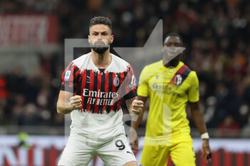 2022-04-04 - Olivier Giroud of AC Milan in action during the Serie A 2021/22 football match between AC Milan and Bologna FC at Giuseppe Meazza Stadium, Milan, Italy on April 04, 2022 - AC MILAN VS BOLOGNA FC - ITALIAN SERIE A - SOCCER