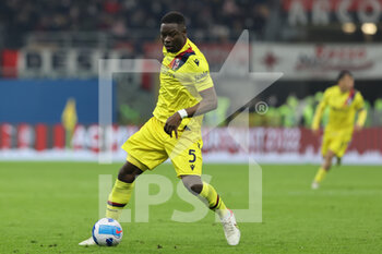 2022-04-04 - Adama Soumaoro of Bologna FC in action during the Serie A 2021/22 football match between AC Milan and Bologna FC at Giuseppe Meazza Stadium, Milan, Italy on April 04, 2022 - AC MILAN VS BOLOGNA FC - ITALIAN SERIE A - SOCCER