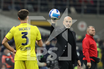 2022-04-04 - Stefano Pioli Head Coach of AC Milan in action during the Serie A 2021/22 football match between AC Milan and Bologna FC at Giuseppe Meazza Stadium, Milan, Italy on April 04, 2022 - AC MILAN VS BOLOGNA FC - ITALIAN SERIE A - SOCCER