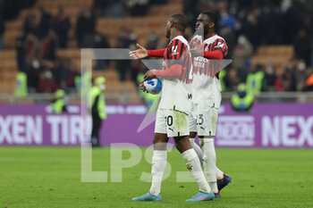2022-04-04 - Pierre Kalulu of AC Milan discusses with Fikayo Tomori of AC Milan during the Serie A 2021/22 football match between AC Milan and Bologna FC at Giuseppe Meazza Stadium, Milan, Italy on April 04, 2022 - AC MILAN VS BOLOGNA FC - ITALIAN SERIE A - SOCCER