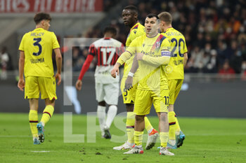 2022-04-04 - Gary Medel of Bologna FC in action during the Serie A 2021/22 football match between AC Milan and Bologna FC at Giuseppe Meazza Stadium, Milan, Italy on April 04, 2022 - AC MILAN VS BOLOGNA FC - ITALIAN SERIE A - SOCCER