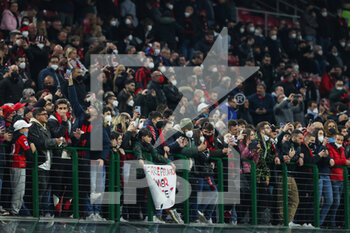 2022-04-04 - Fans attend during the Serie A 2021/22 football match between AC Milan and Bologna FC at Giuseppe Meazza Stadium, Milan, Italy on April 04, 2022 - AC MILAN VS BOLOGNA FC - ITALIAN SERIE A - SOCCER