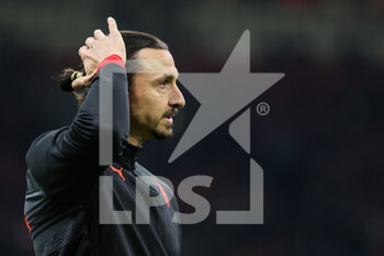 2022-04-04 - Zlatan Ibrahimovic of AC Milan warms up during the Serie A 2021/22 football match between AC Milan and Bologna FC at Giuseppe Meazza Stadium, Milan, Italy on April 04, 2022 - AC MILAN VS BOLOGNA FC - ITALIAN SERIE A - SOCCER