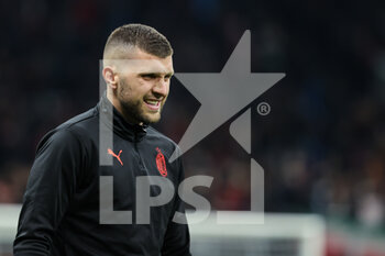 2022-04-04 - Ante Rebic of AC Milan warms up during the Serie A 2021/22 football match between AC Milan and Bologna FC at Giuseppe Meazza Stadium, Milan, Italy on April 04, 2022 - AC MILAN VS BOLOGNA FC - ITALIAN SERIE A - SOCCER